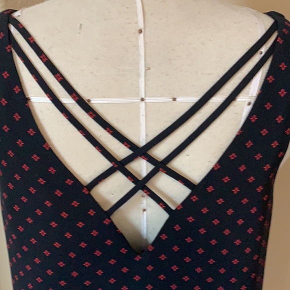 Express sleeveless top - Picture 5 of 6